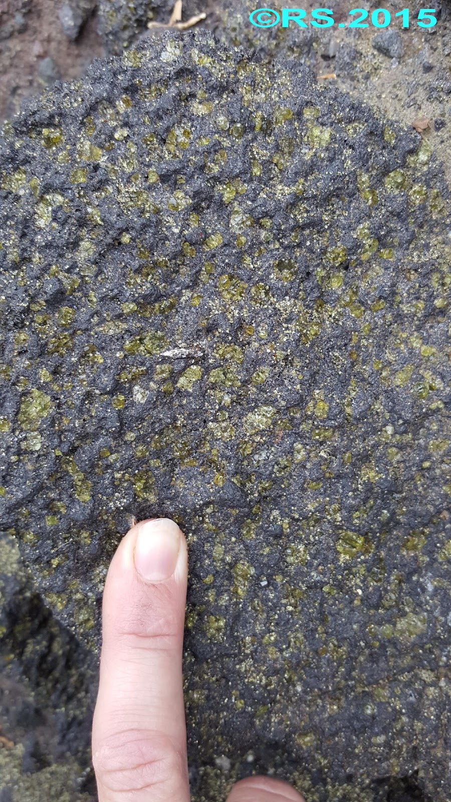 <b>Basalte à olivine du Piton de la Fournaise (île de la Réunion)</b>